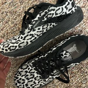 Brooks Revel 6 size 8.5